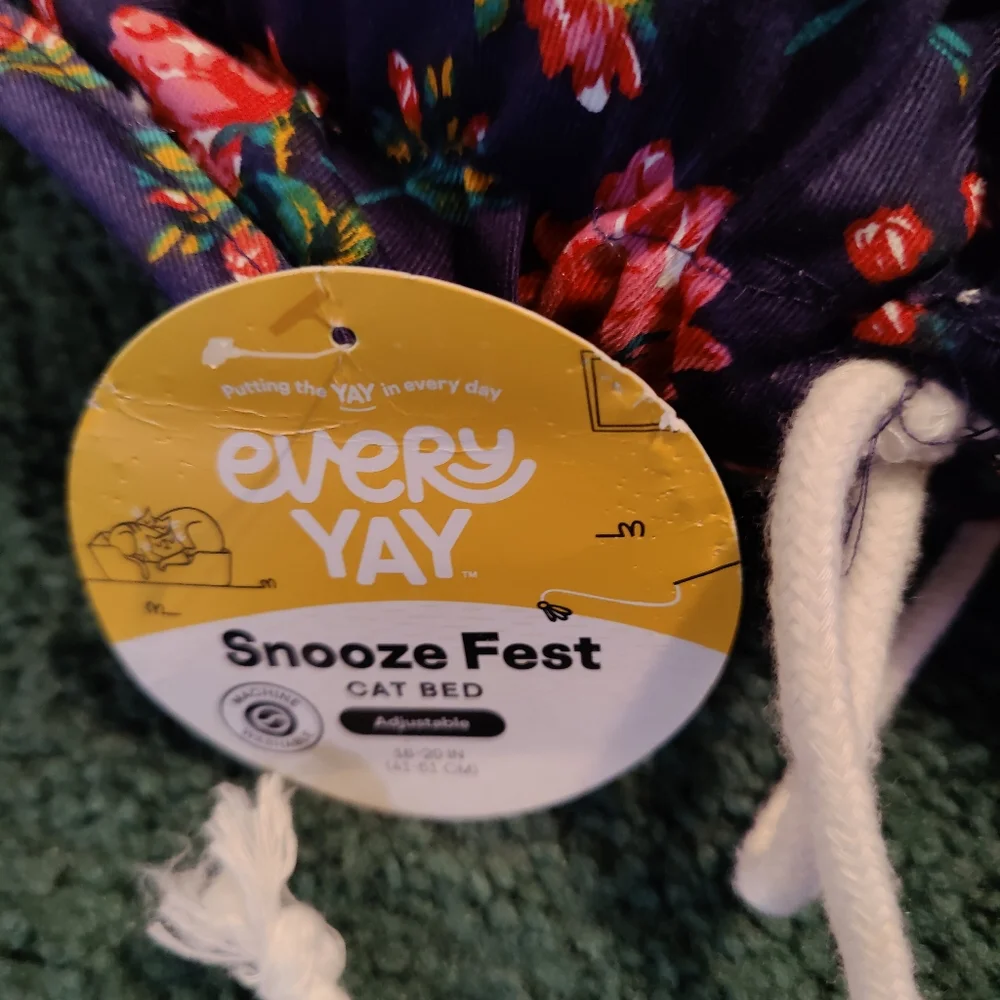 Every yay cat bed NWT